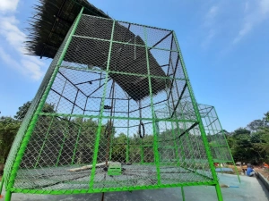 Hexagon primate isolation cage